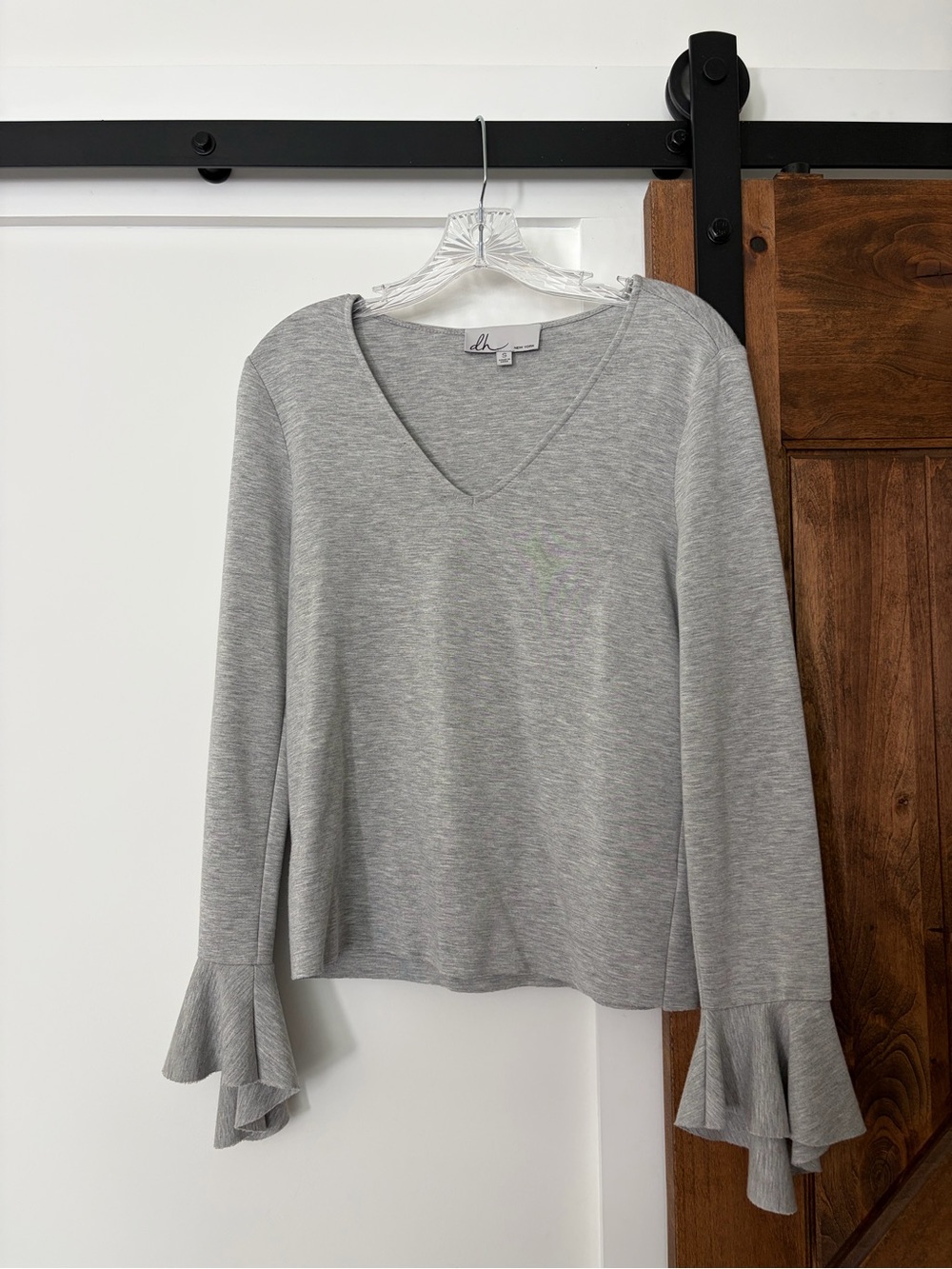 dh gray ruffle sleeve top